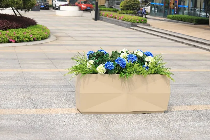 metal planter boxes.webp