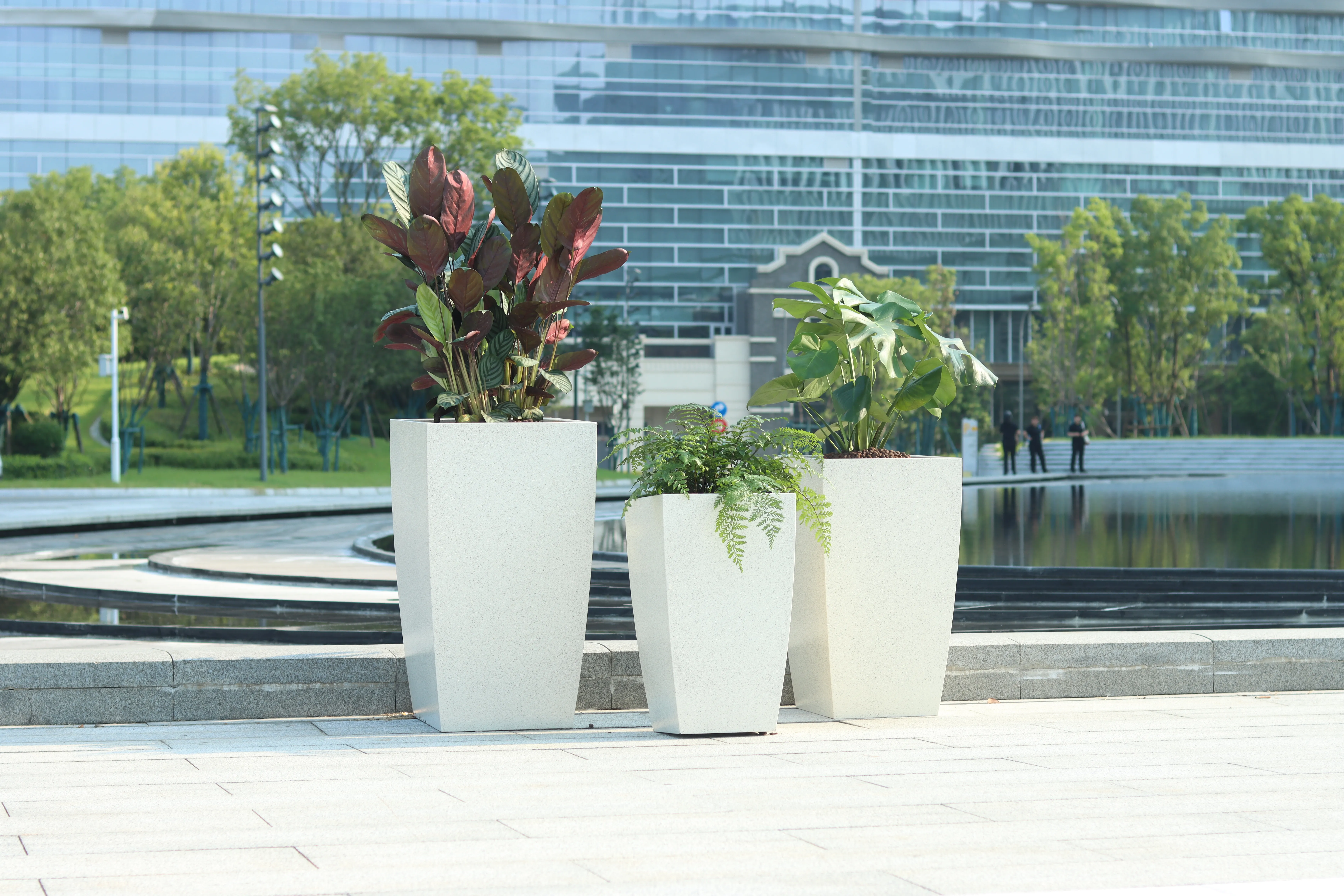 commercial planters.webp