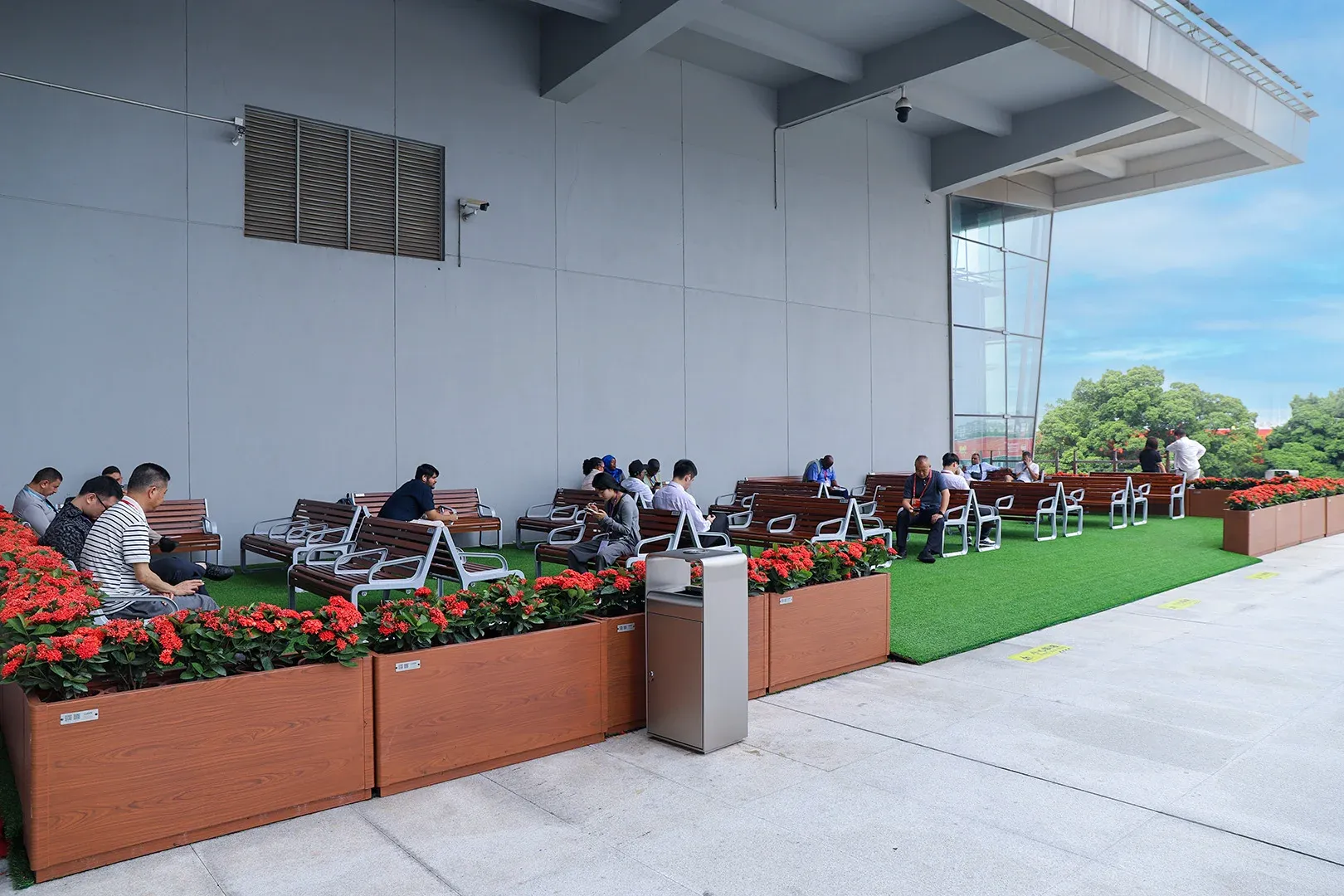 Street Furniture Be Customized for Different Budgets