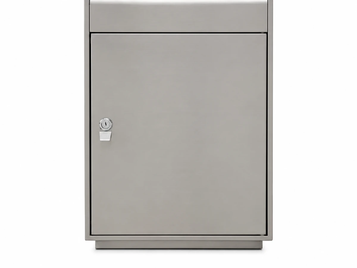 Lockable service door on the OTX-02C outdoor metal trash bin